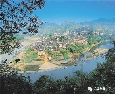 文山州一个沉入大海的小镇