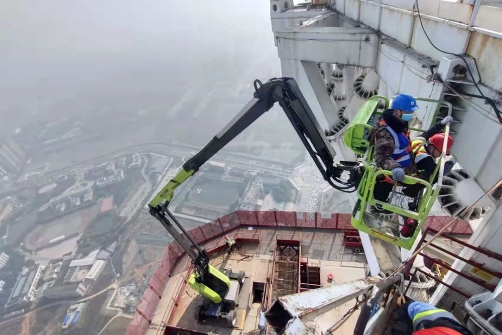 恐高吗在450米高空拧螺丝是什么感觉
