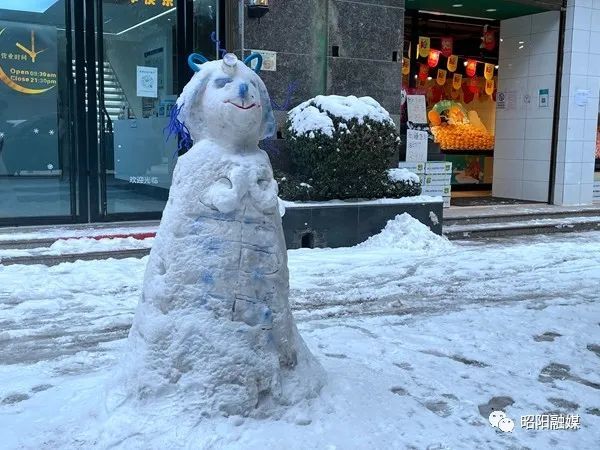 昭通昭阳市民堆雪人大赛开始啦这造型绝了