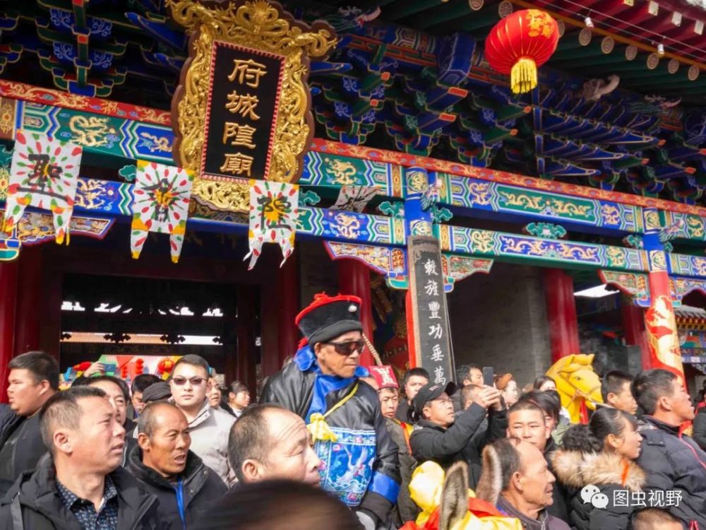 正月十三,是陕北榆林鱼河镇府城隍庙会.