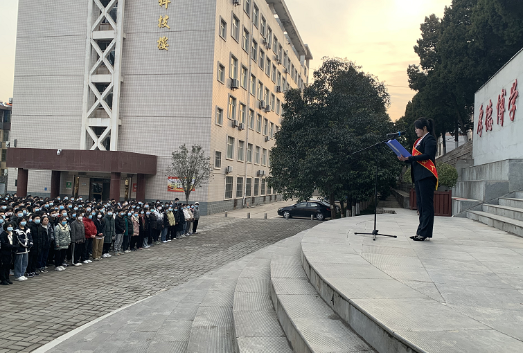 2月21日,位于骊山脚下的陕西省文明校园西安市临潼区华清中学,迎来了