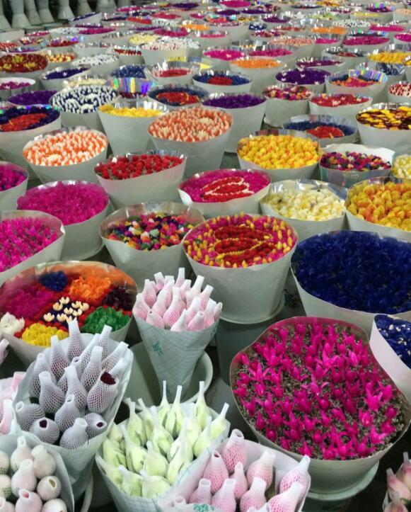 云南昆明斗南花市当前亚洲最大的鲜切花交易市场鲜花是如何从这里走进