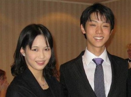 与羽生结弦传出热恋新闻也是因为疑似女友2村上佳菜子才接受采访时,被