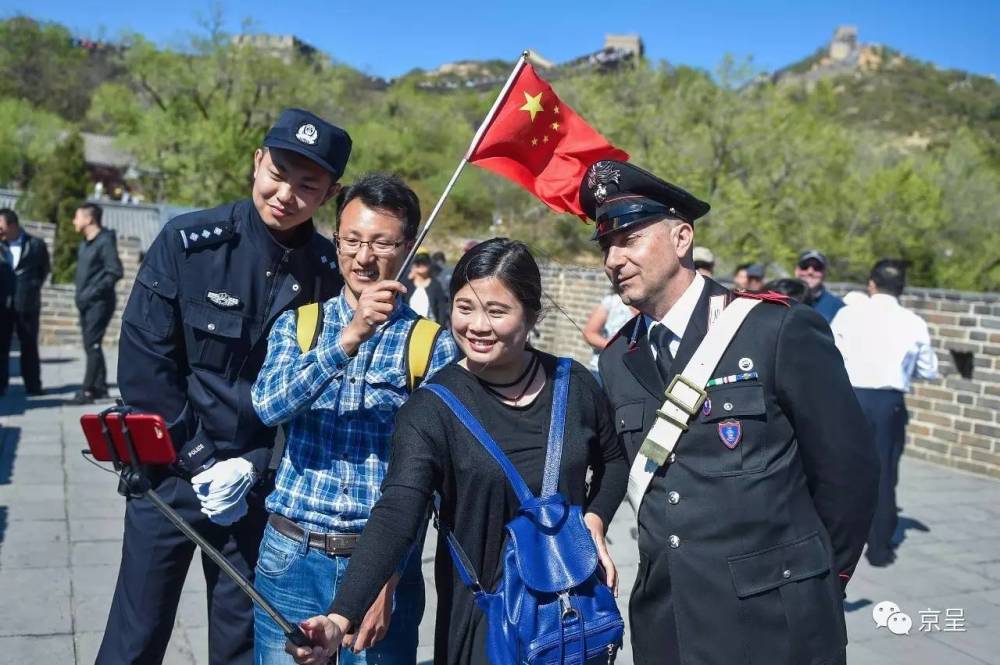 4名意大利警察在长城巡逻 不携带武器(高清组图)