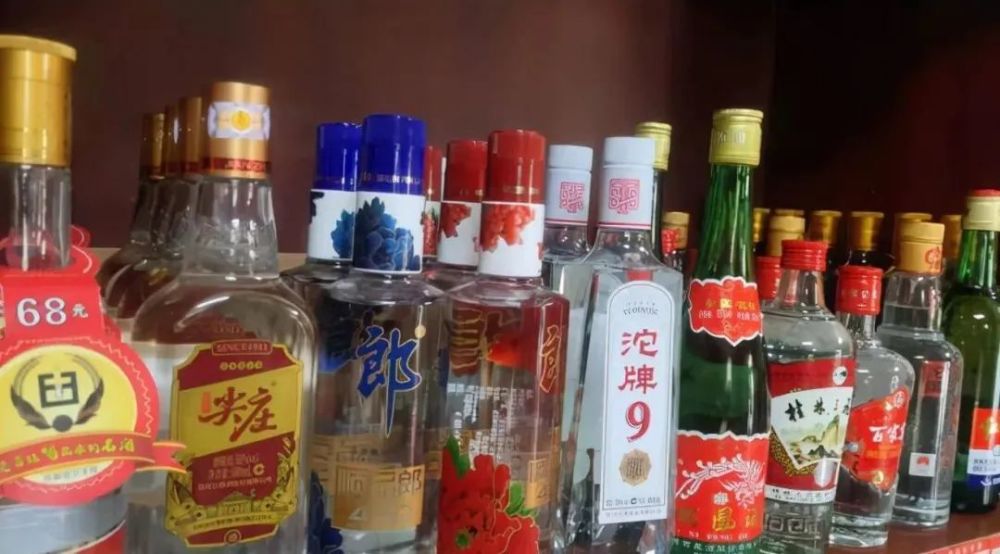 五旬男人晒白酒单在朋友圈走红酒友这才是普通人的酒