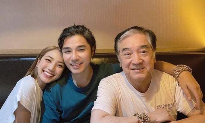 恭喜秦沛41岁长子宣布结婚小10岁妻子美貌出众曾是选美冠军