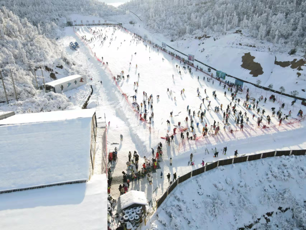 七星岭滑雪场闭园通告