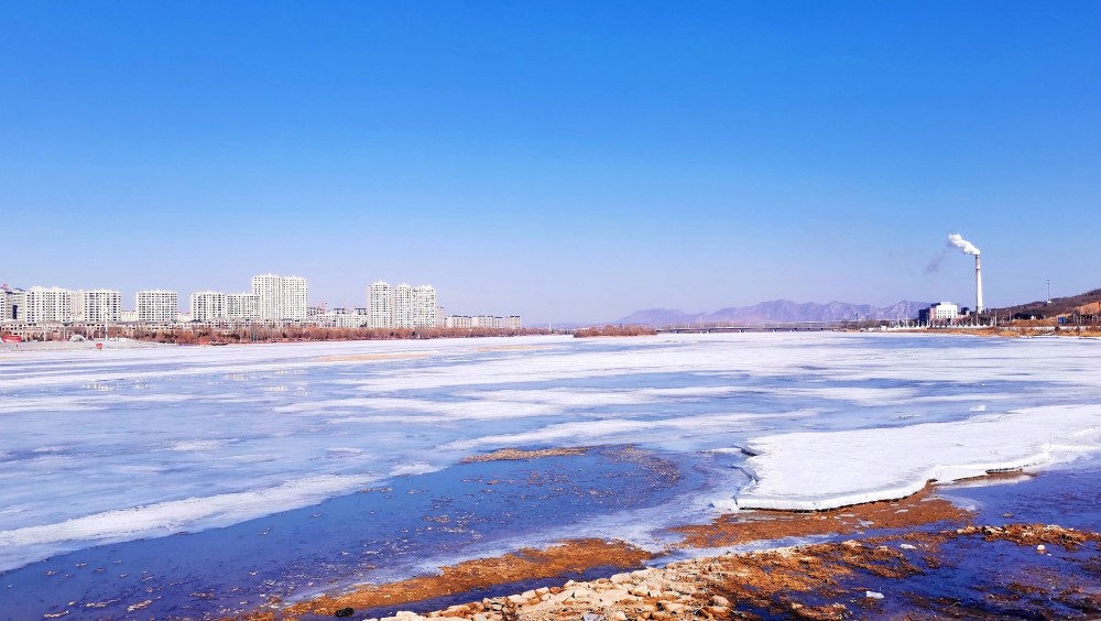 辽宁朝阳大凌河早春二月冰雪初融风景这边独好