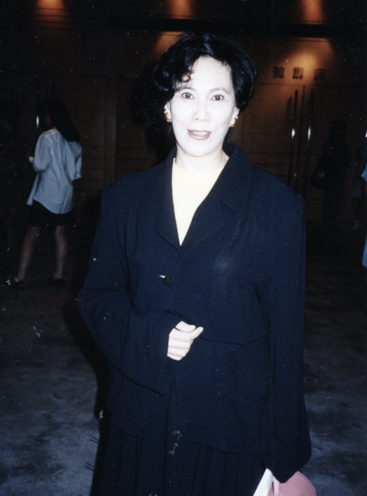 王馨平纪念母亲林翠离世27年,晒旧照表达思念,母亲曾