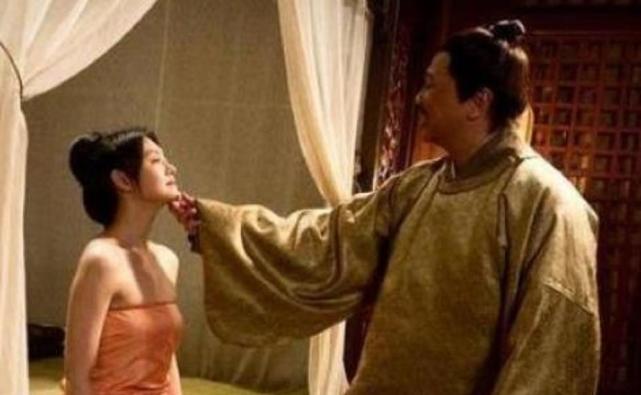 朱元璋夜访大臣被一小妾戏弄第二日大怒让她吃掉一头猪