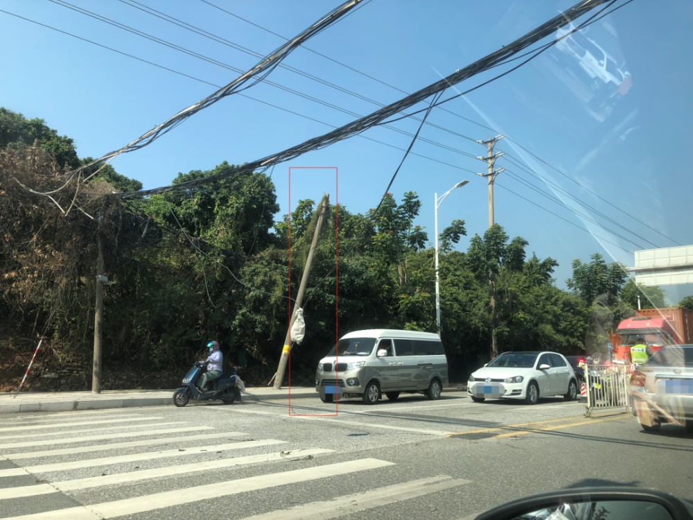 今日,收到南沙一位街坊爆料,在金岭南路的一个路口处,发