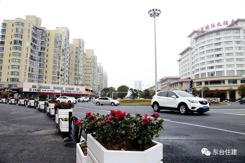 从惠阳路,海陵大桥,鼓楼停车场小游园,东台国际酒店绿化转盘,北海东路