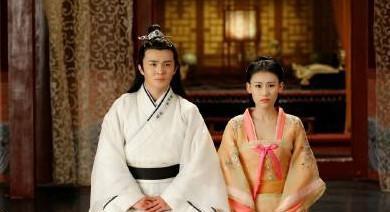 赵恒当时尚未婚配,听说蜀女才貌双全,便让随从去暗暗物色一名.