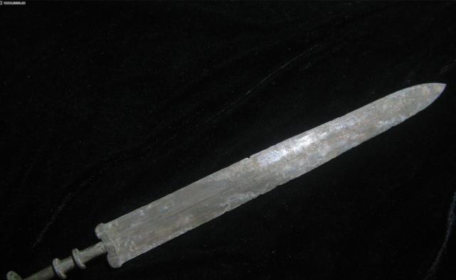 行刺秦始皇的徐夫人匕首是最早的钢制兵器