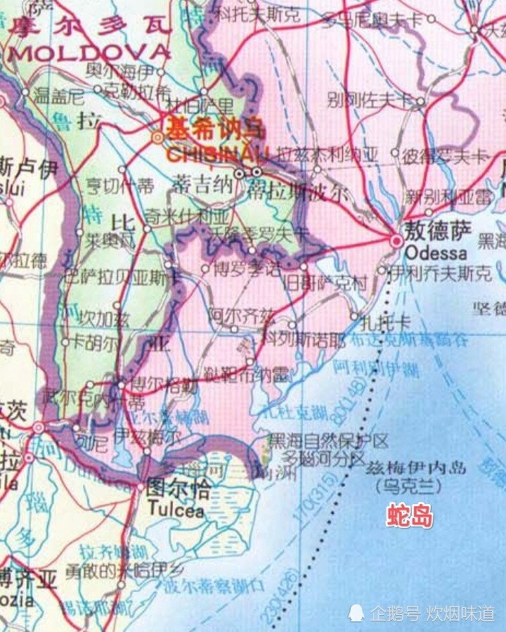 乌克兰兹梅伊内岛也叫蛇岛西面有多瑙河三角洲北面是黑海明珠敖德萨