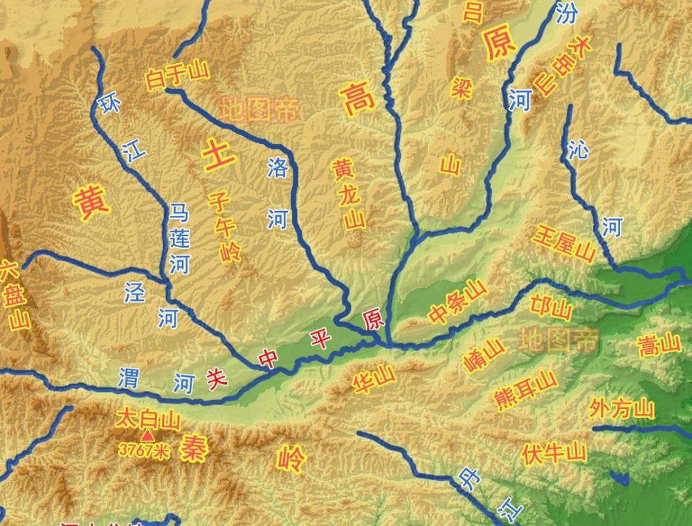 汉水谷地的东部,也就是安康至白河一线,与相接的湖北十堰一带,地势