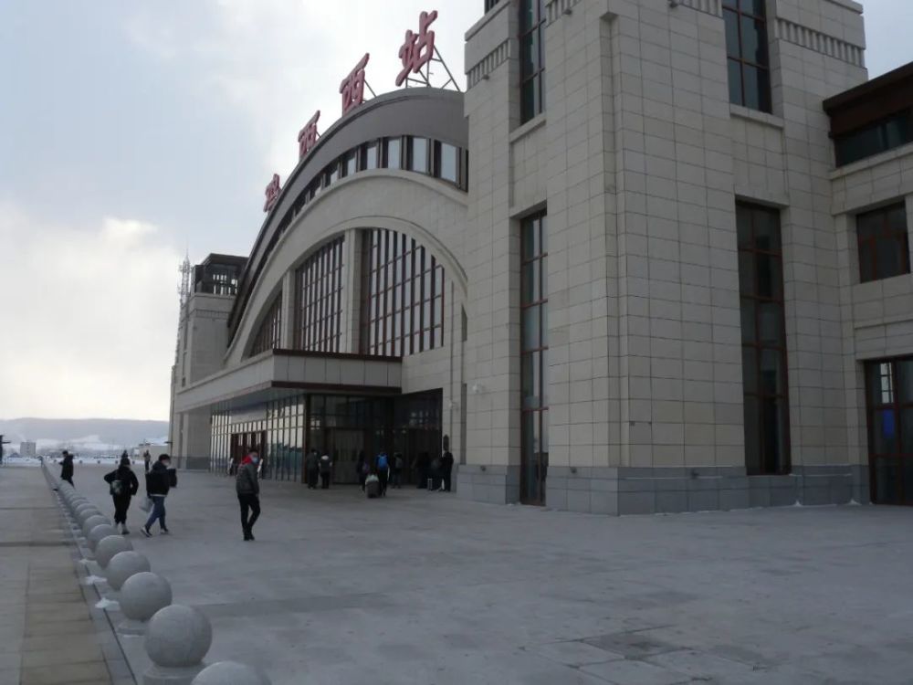 牡佳高铁全线开工后,鸡西西站站前广场等配套基础设施建设也提上日程.