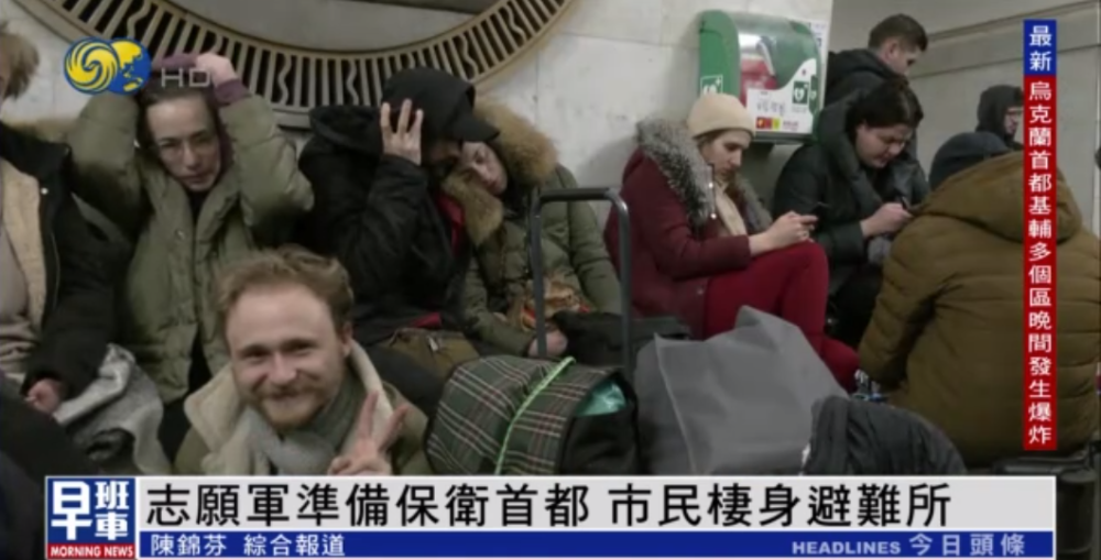 城市也都有民众自发组织的反战游行,人们走上街头,表达对乌克兰的支持