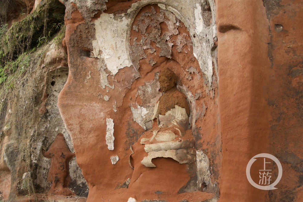 乐山大佛 花脸 症复发 木质鼻子整修3年再次发黑,如何治水成保护关键