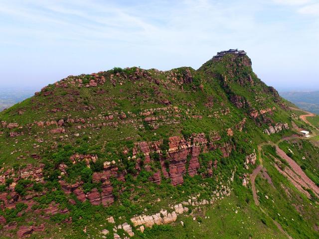 北邙山北邙山,又称邙山,它位于河南省洛阳市的北部,属于秦岭山脉的