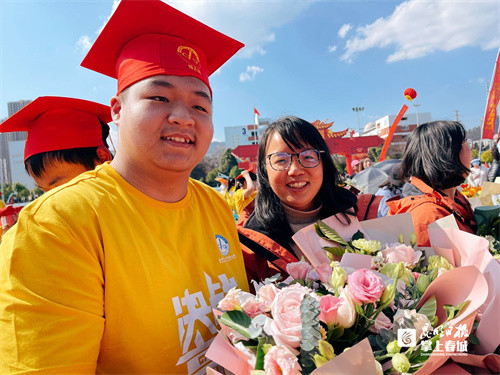 昆一中西山学校举行高考百日誓师暨成人礼