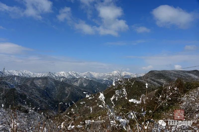 荥经泥巴山观残存的雪