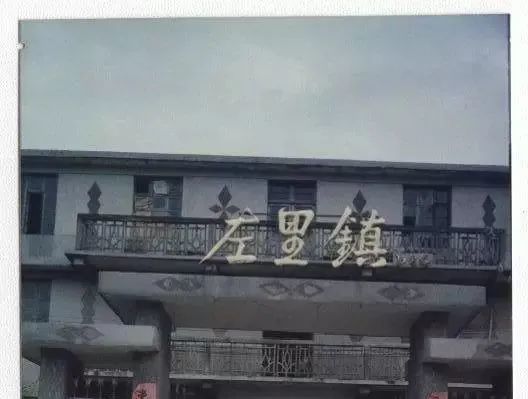 江国镇同志生于1936年10月,江西都昌左里镇江家排村人,毕业于天津大学