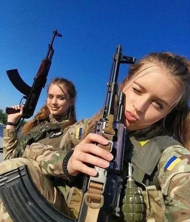世界各国女狙击手抵达乌克兰与俄罗斯军队拼巷战让车臣穆斯林武装不能