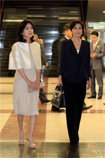 李富真不愧是三星公主穿简单的白色衣服高级还很优雅