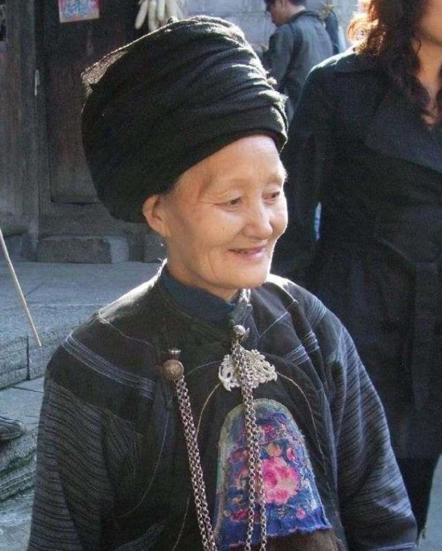 中国最后的压寨夫人杨炳莲:容貌被还原18岁,明艳动