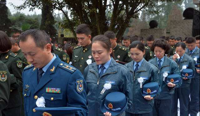 烈士余旭:空军金孔雀,中国首位歼10女飞行员,翱翔天际的金凤凰|金凤凰