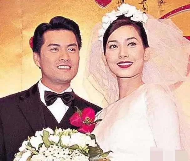 虽然邝美云与郑家成闹掰,但郑裕彤却依旧喜欢邝美云.
