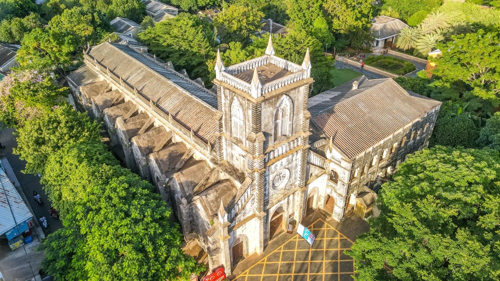 广西有座珊瑚石建造的教堂晚清四大教堂之一有东方圣母院美誉