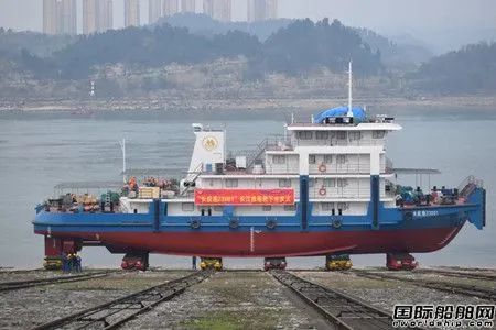 宜昌达门建造长江新型推拖轮长航拖23001轮下水