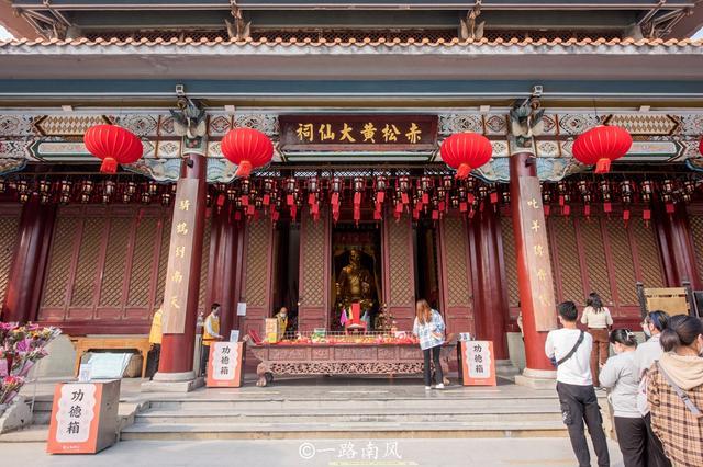 广州芳村隐藏一座黄大仙祠外地游客不多但里面很热闹