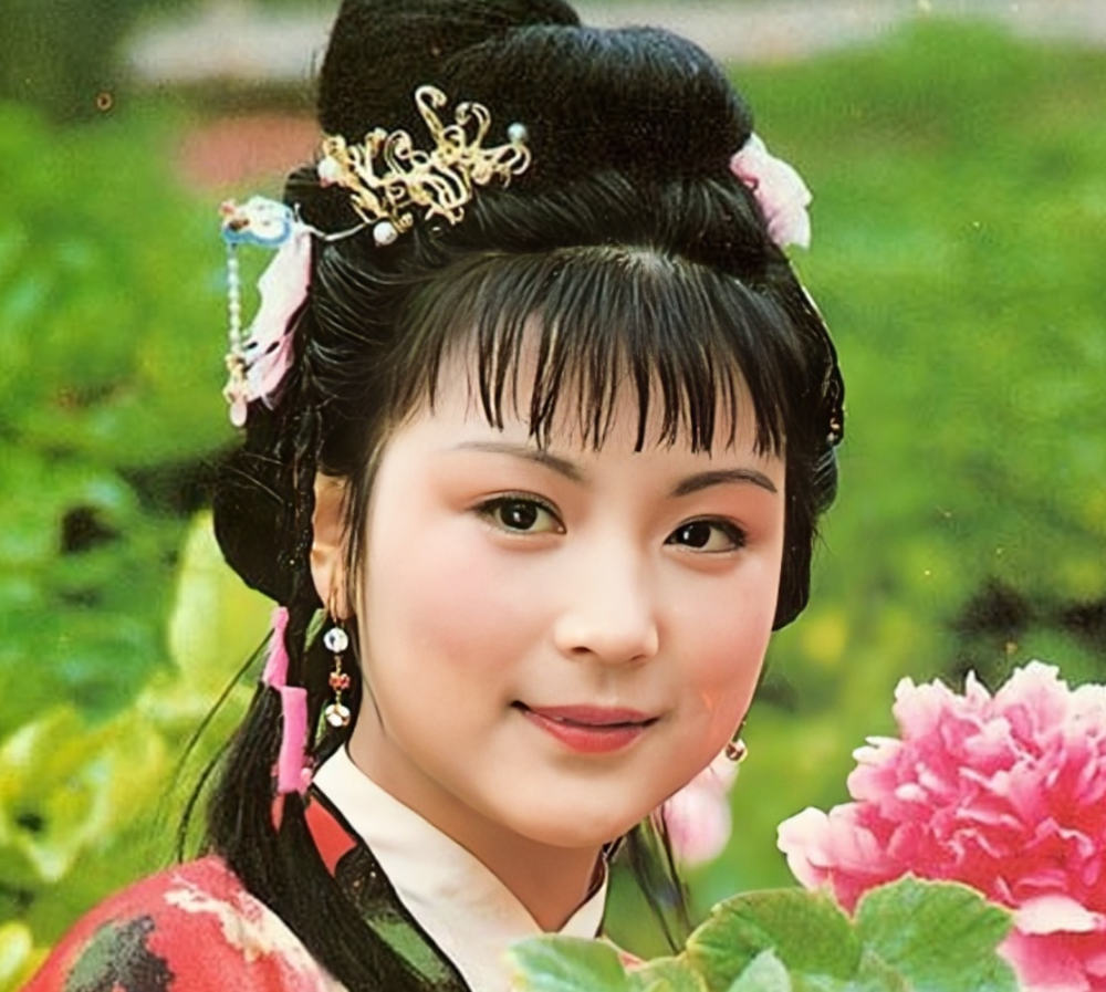 贾宝玉给探春的碟子袭人为何执意讨回转手送给史湘云