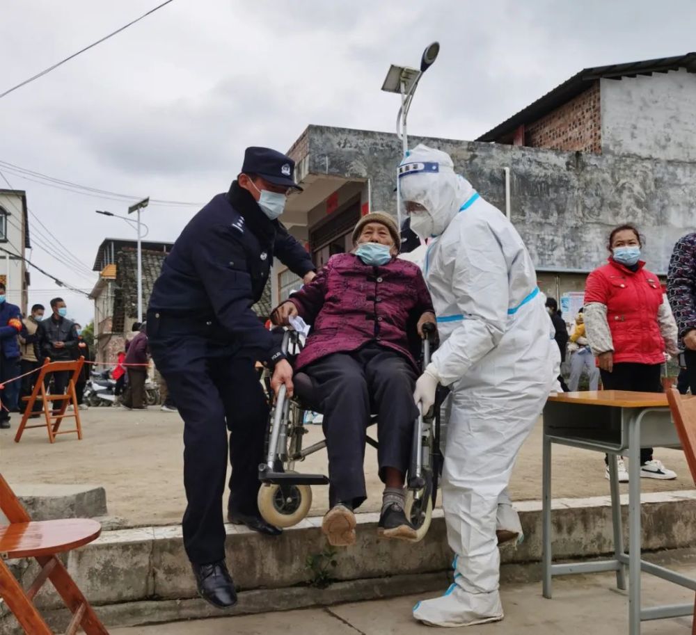 15张照片定格百色抗疫感人瞬间