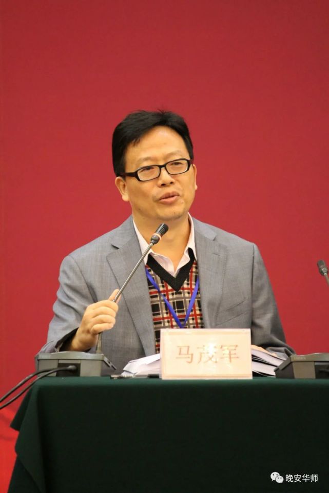文学院 马茂军有人说经济学很复杂,其实半分钟就足以掌握经济学原理.