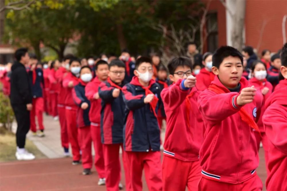 品牌特色爱心无价担当有我上海市建平实验地杰中学第3周升旗仪式