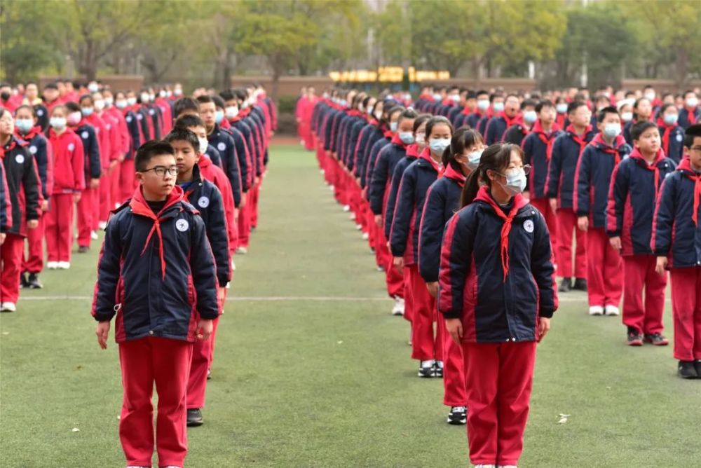 品牌特色爱心无价担当有我上海市建平实验地杰中学第3周升旗仪式