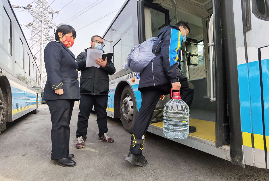 绑沙袋蒙眼睛北京公交司机为何练这些看后真暖心