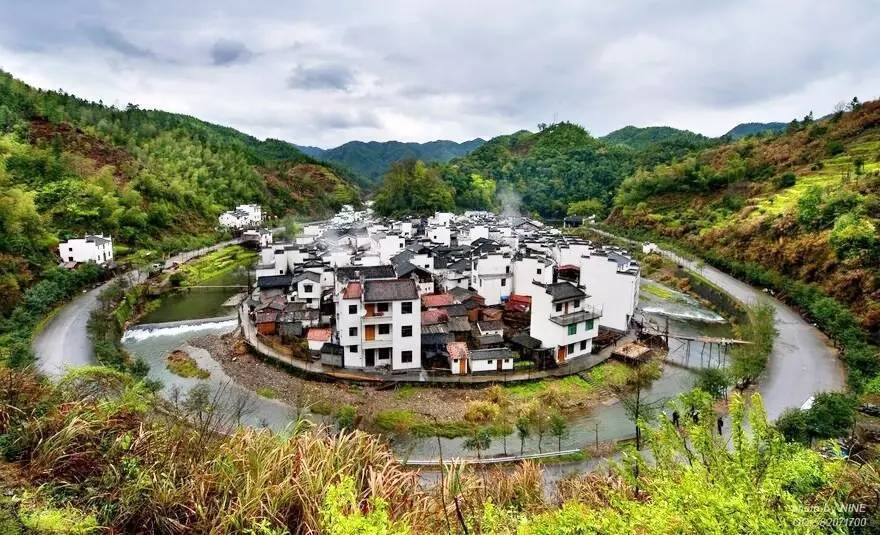 婺源十八里桃溪赏花胜地豸峰村