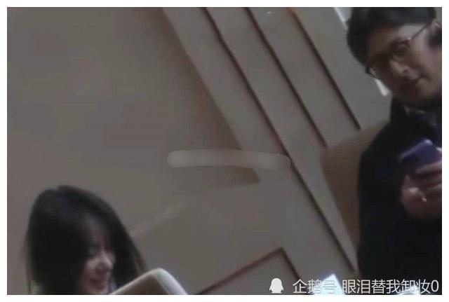 并且当时庄浩龙还向花珊珊求婚,两个人开启了一段恋情