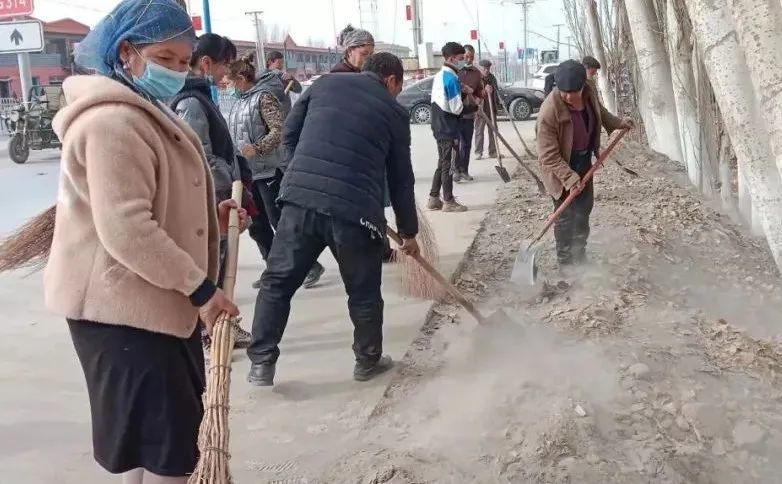 轮台县阳霞镇把农村环境整治工作作为美丽乡村建设的重要措施和有效