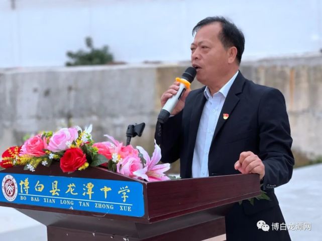 党总支部书记,校长程永强作报告3月1日,龙潭中学全体师生热情洋溢