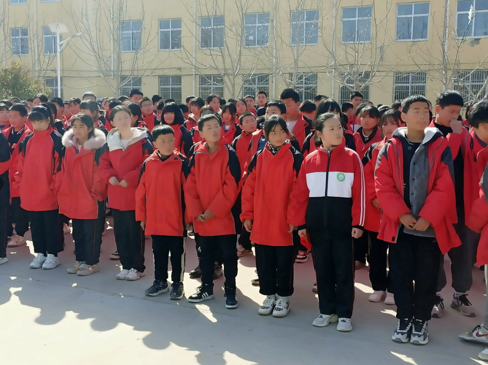 定陶区马集镇第二中学开展学雷锋活动月启动仪式
