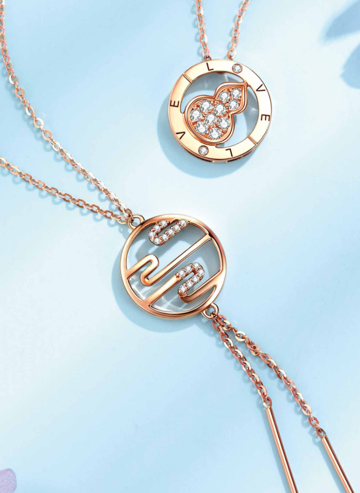 梦见给女友买金首饰，爱情与财富的交织梦境解析