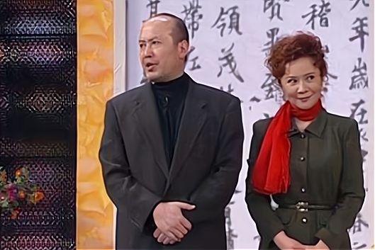 93年起,蔡明与郭达表演《黄土坡》小品起,此后的17年里,两人一同创