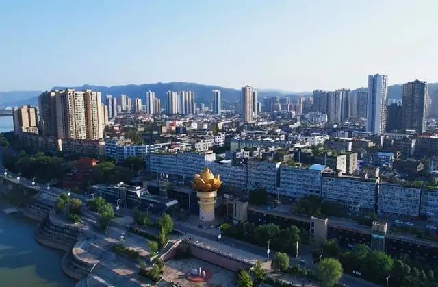 万里长江第一城:宜宾与攀枝花,后者委曲求全?