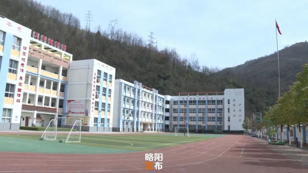 在高台小学,荣程中学,略钢九年制学校,徐家坪镇中心小学,调研督导组